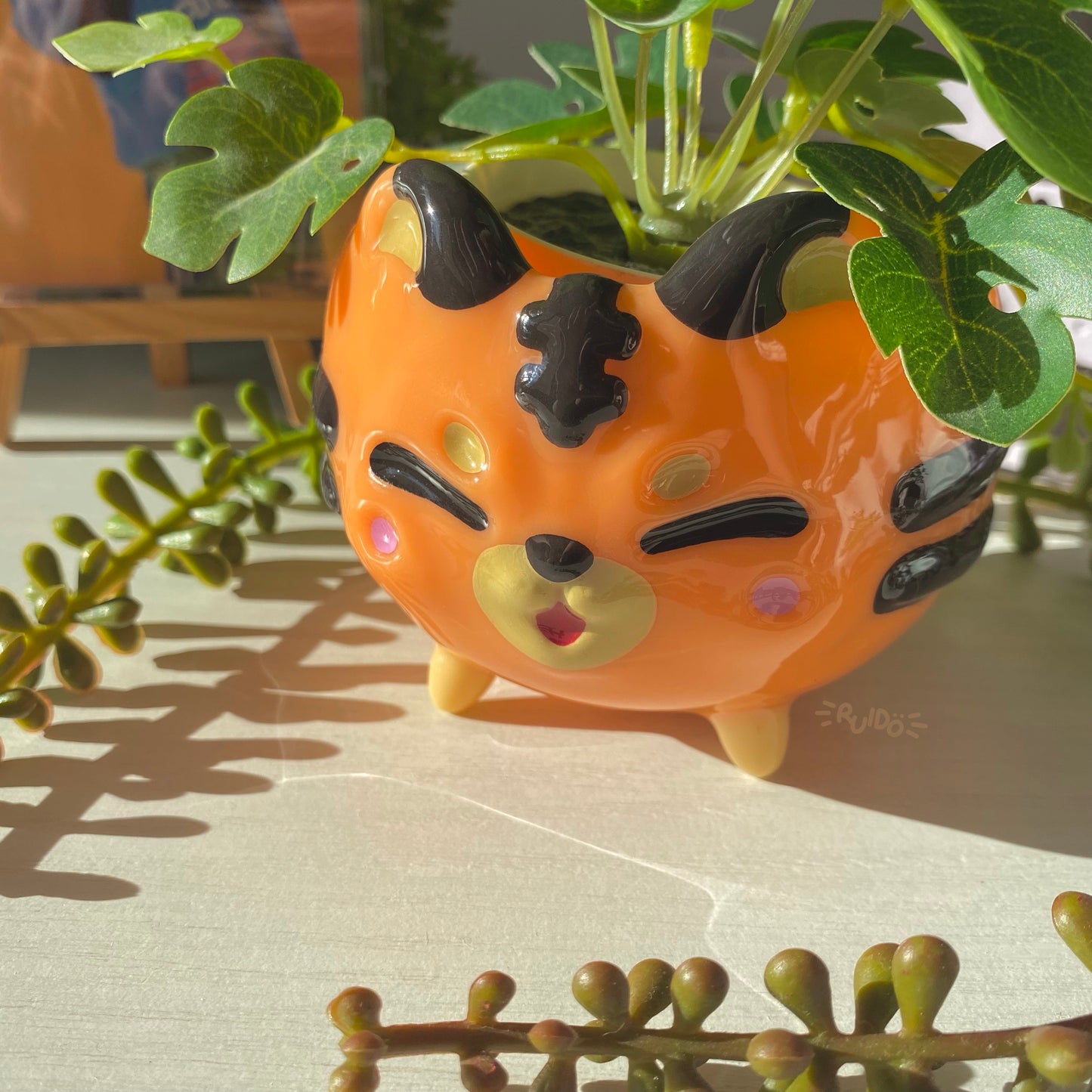 Hoshi-Inspired Tiger Pot